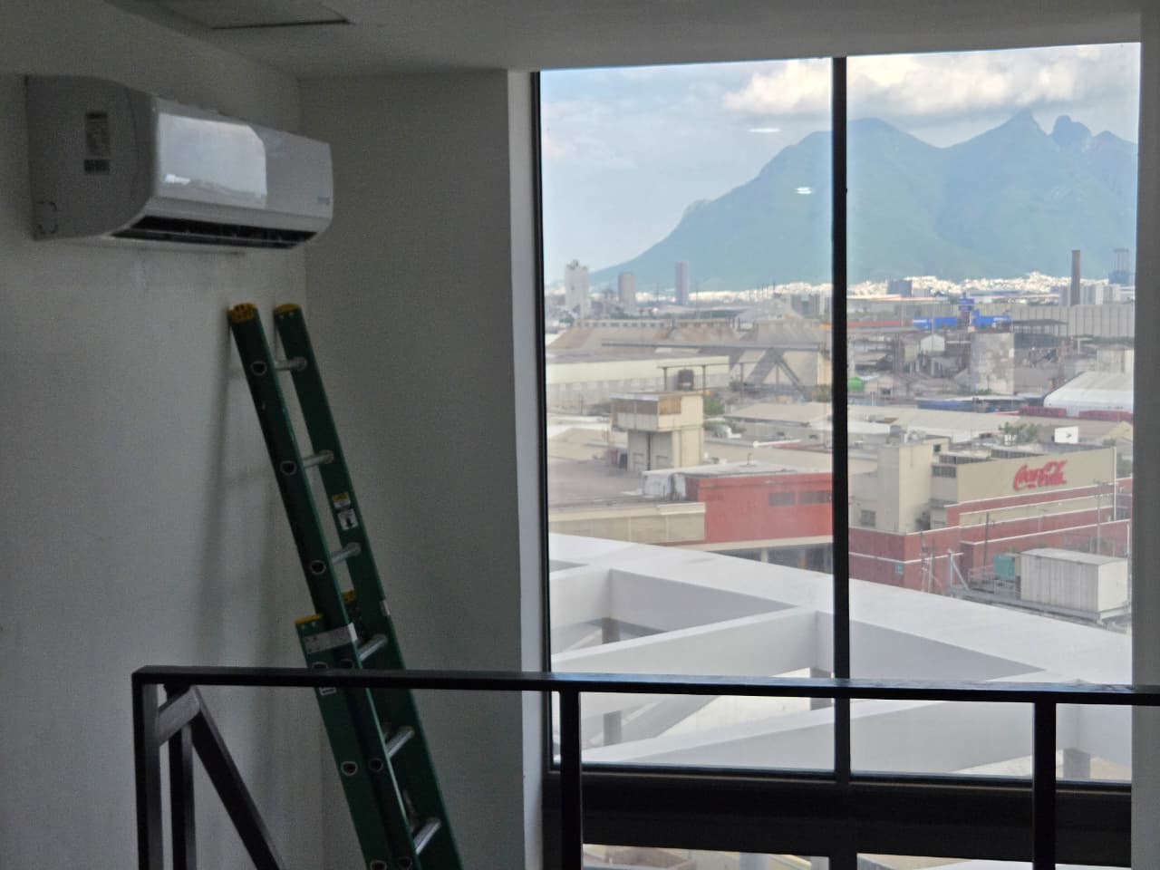 Instalación con vista al Cerro de la Silla, Monterrey