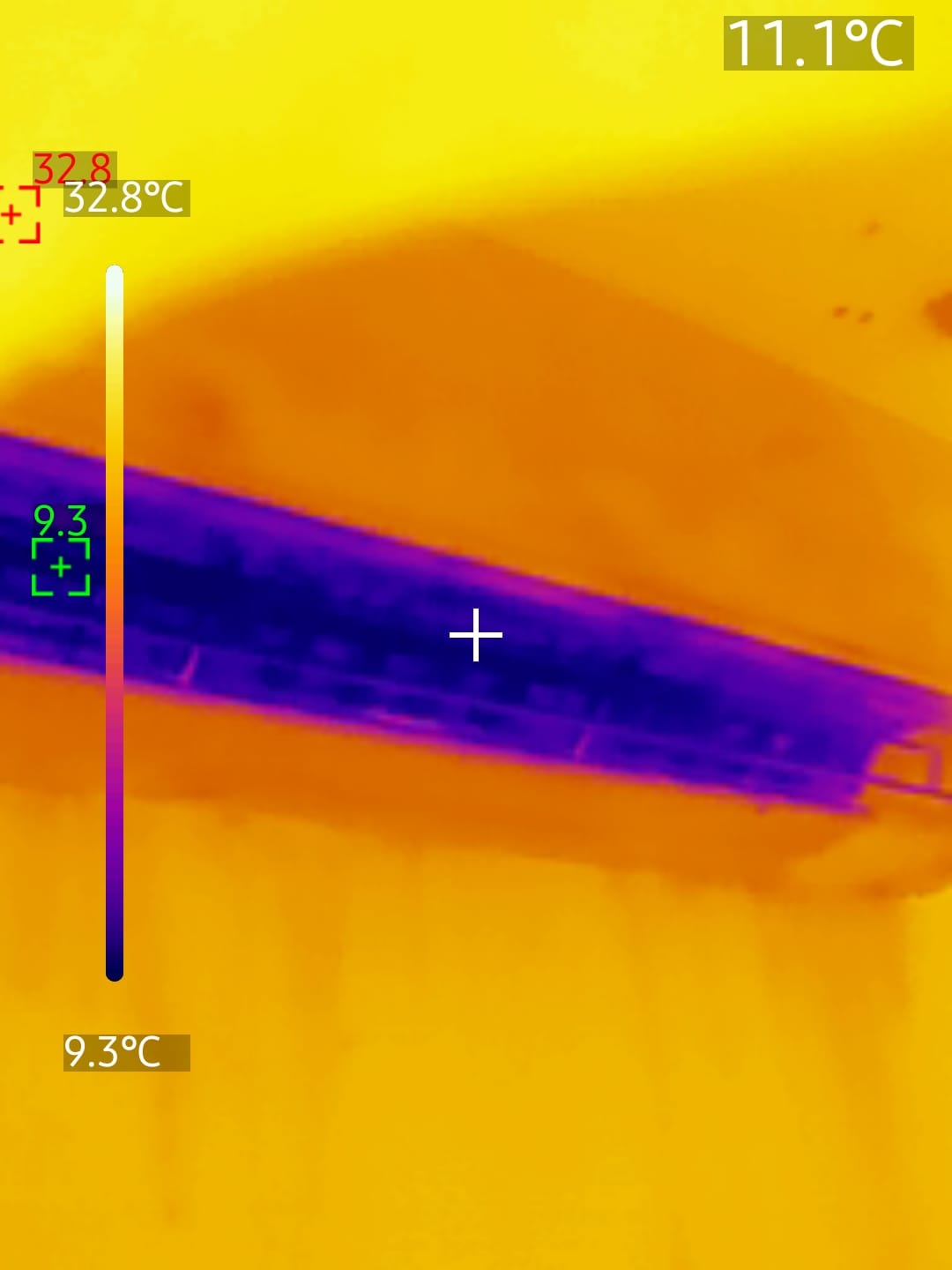Termografía infrarroja de minisplit funcionando a 9.3°C